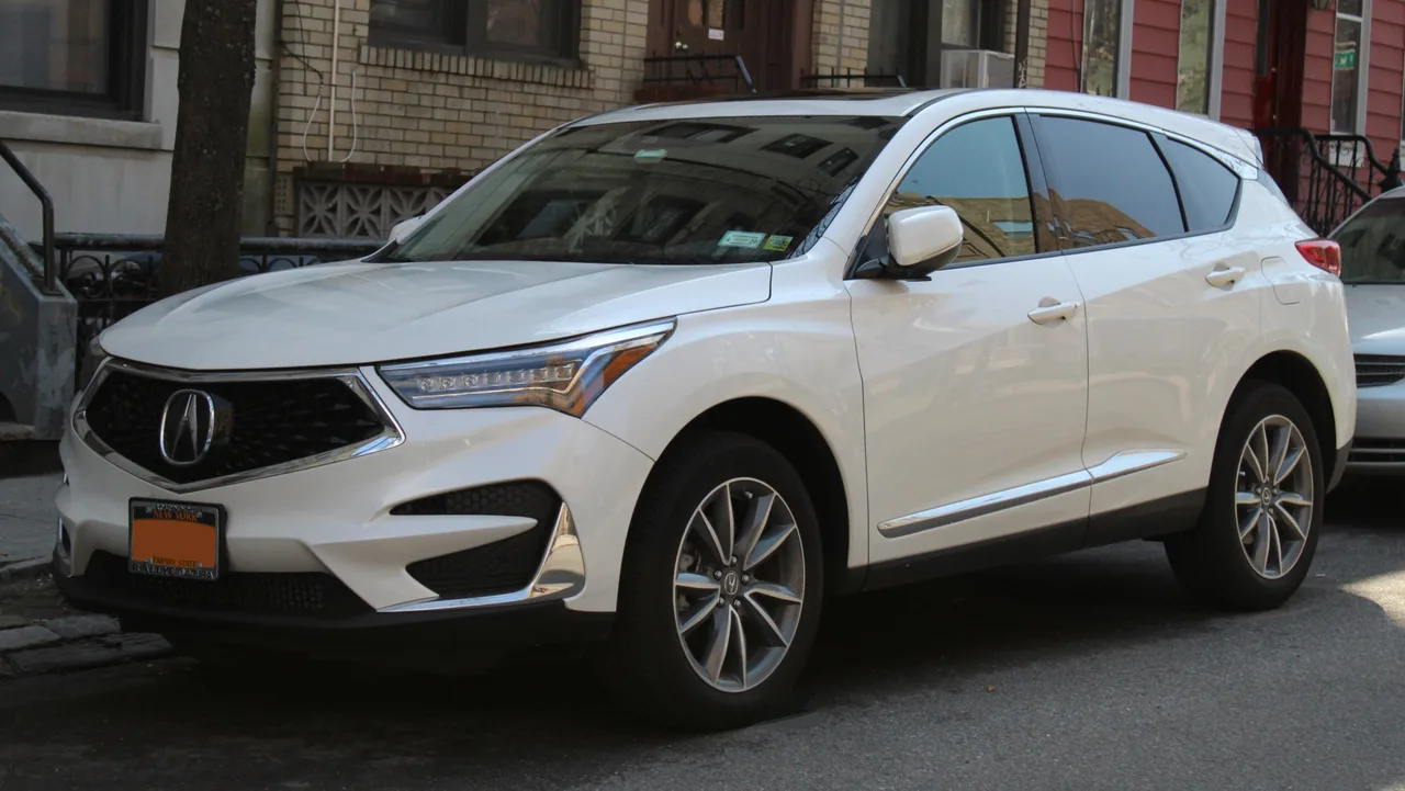 어큐라 RDX 전측면부, SH-AWD 사륜구동 트림