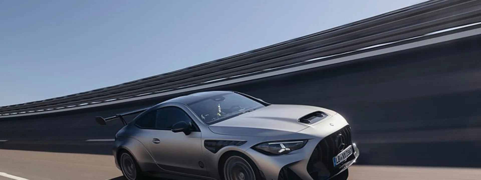"BMW M4는 이미 이겼다, 그런데 살 수가 없다"… AMG가 30대만 만든 괴물 쿠페