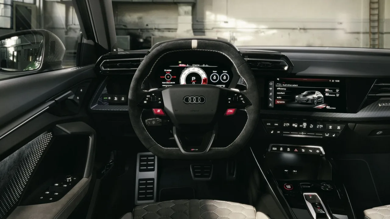 아우디 RS3 실내