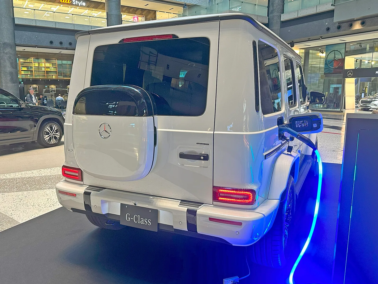 메르세데스-벤츠 G580 후면