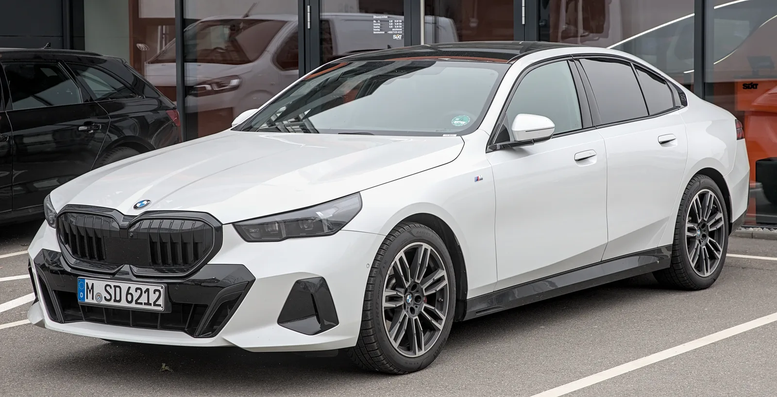BMW 520i(G60) 전측면 사진
