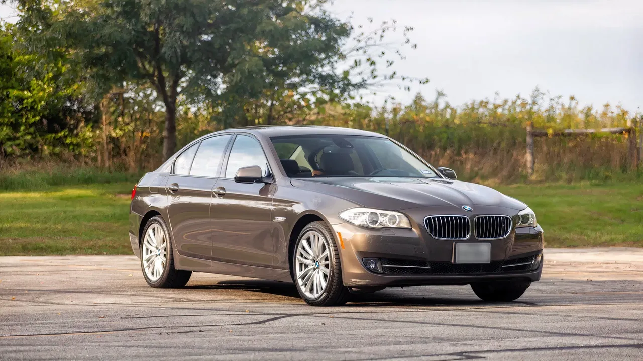 연식이 오래된 BMW 5시리즈 중고차 전면부
