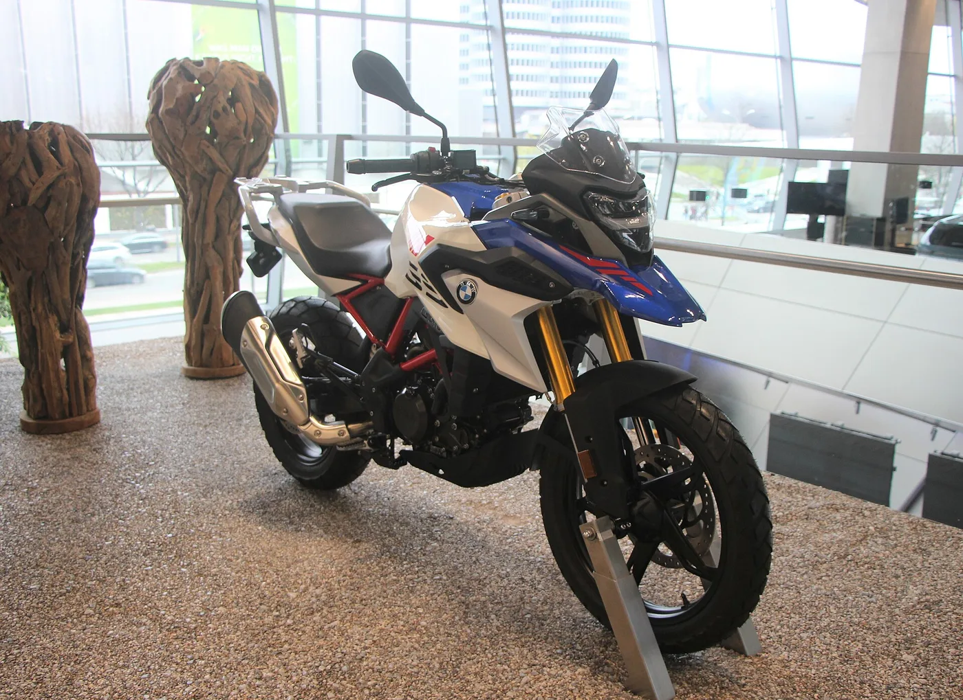 "310은 아쉽고 800은 부담"… BMW가 450으로 답을 냈다