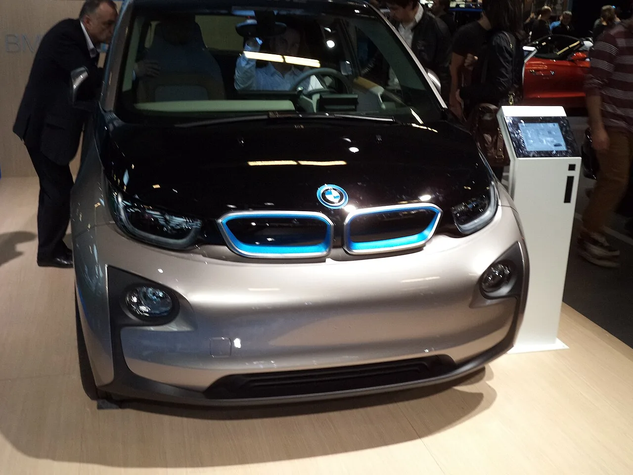 BMW i3 전측면, 실버 색상, 모터쇼 전시 모습