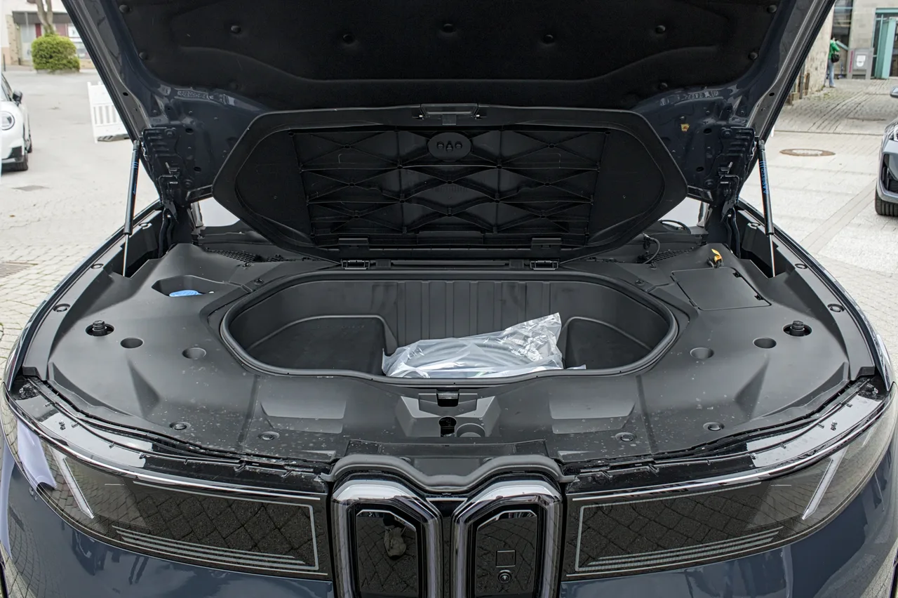 BMW iX3 프렁크