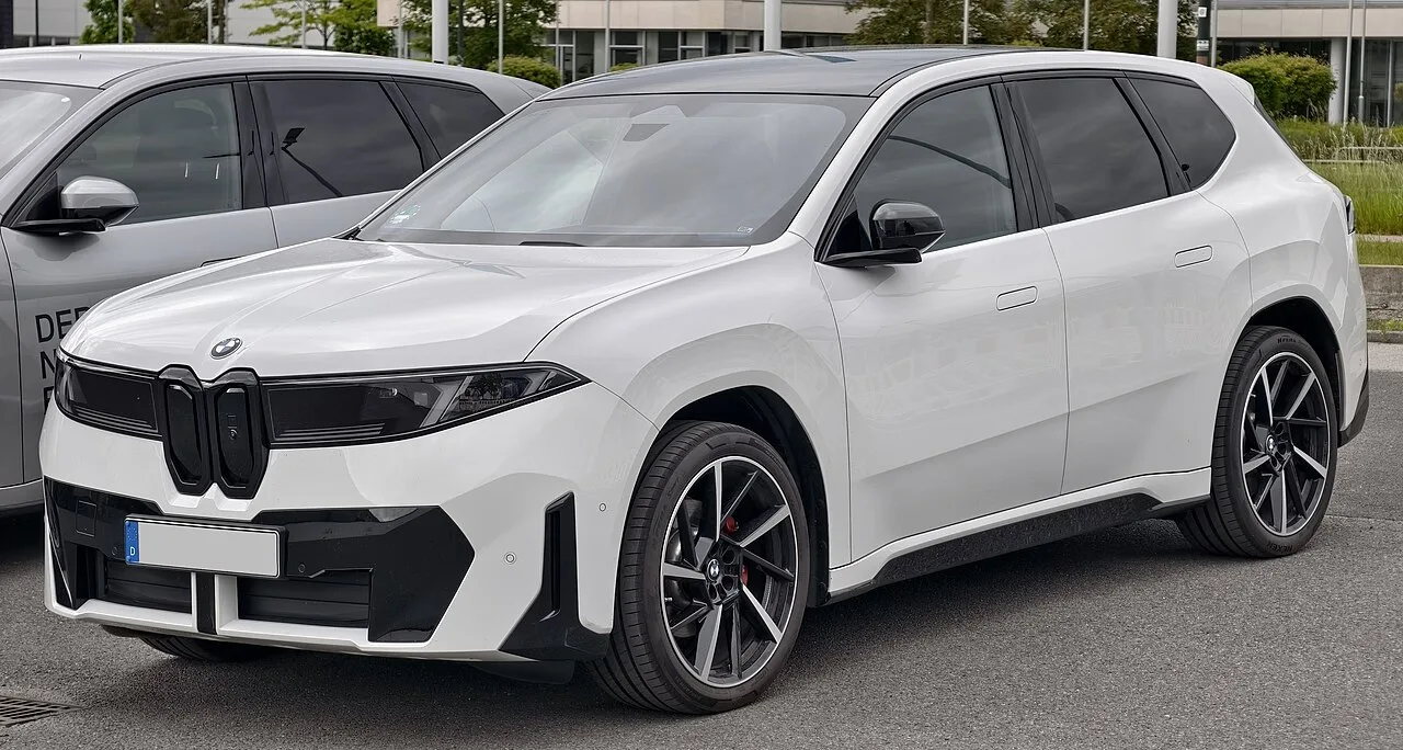 "계기판을 없앴다"… BMW 첫 노이어 클라쎄 iX3, 아이오닉5·모델Y와 붙어도 괜찮을까
