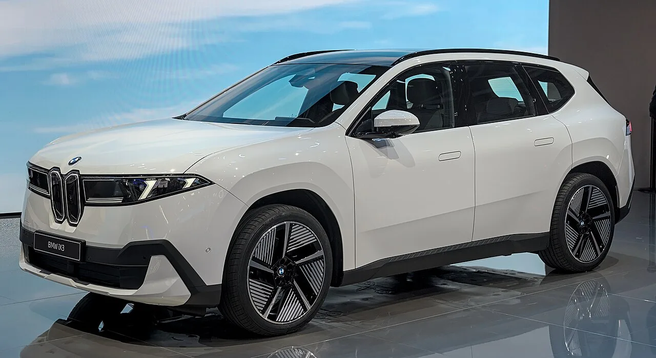 BMW iX3 전시 차량