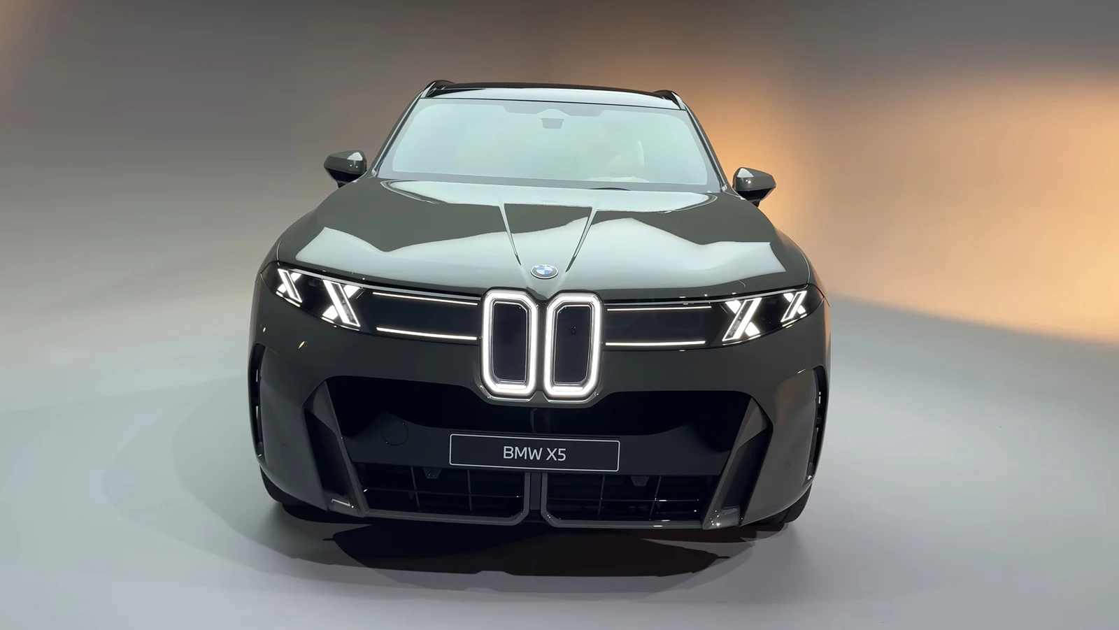 "충전 22분에 80%, 완충 845km"… BMW 첫 순수전기 X5 'iX5', 배터리부터 다르다