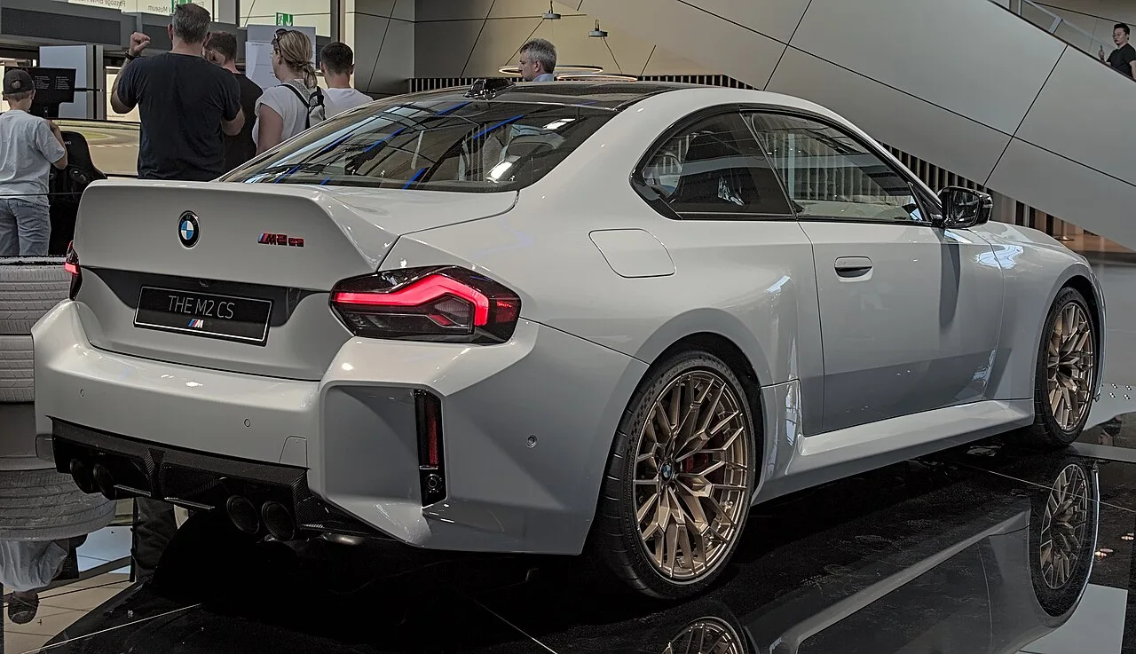 BMW M2 CS 측면