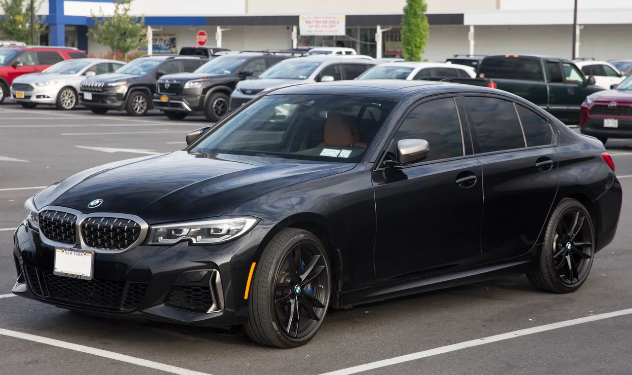 4만3,800달러 새 차가 3년 만에 3만880달러… 안 팔리는 BMW 330i의 사정