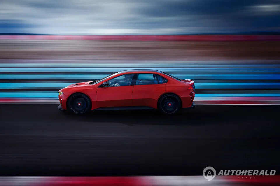 BMW M 콘셉트 노이어 클라쎄 측면 주행