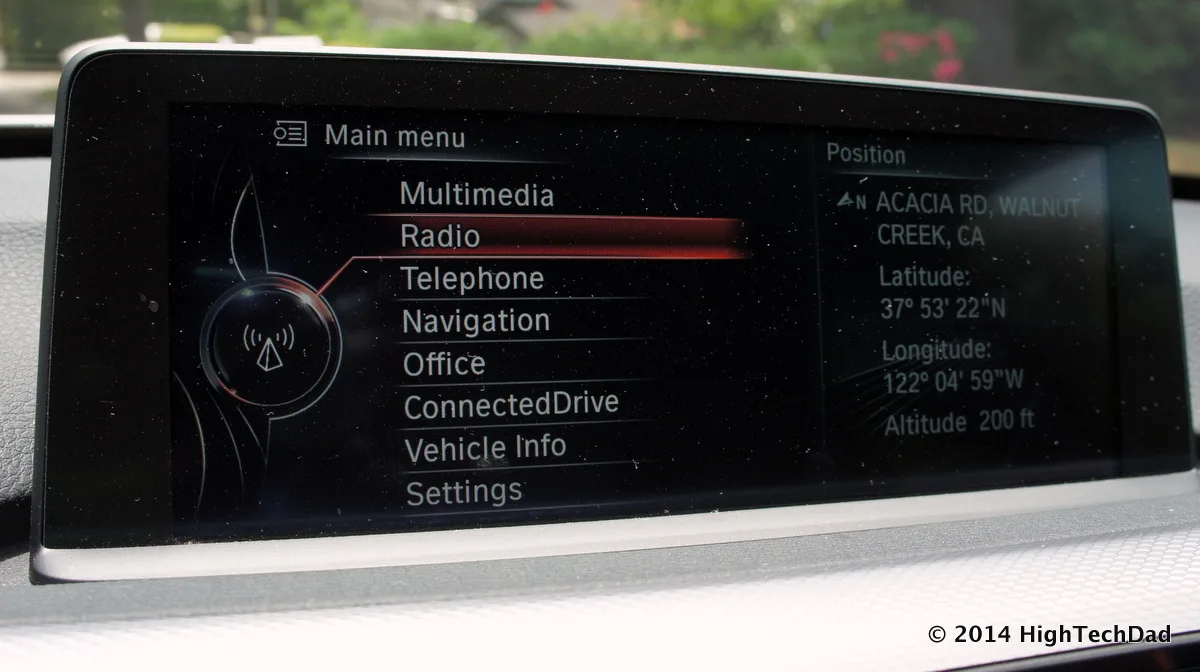 BMW 차량 iDrive 메인 메뉴 화면
