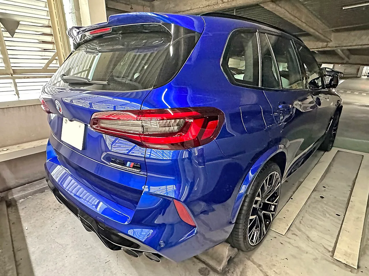 BMW X5 M 컴페티션 후면