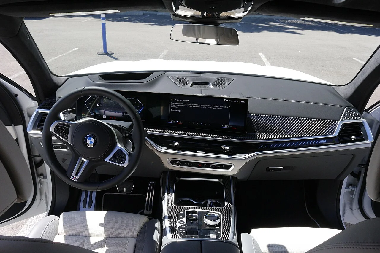 "차 안은 사적 공간이라더니"… BMW 스파이더맨 화면이 남긴 질문