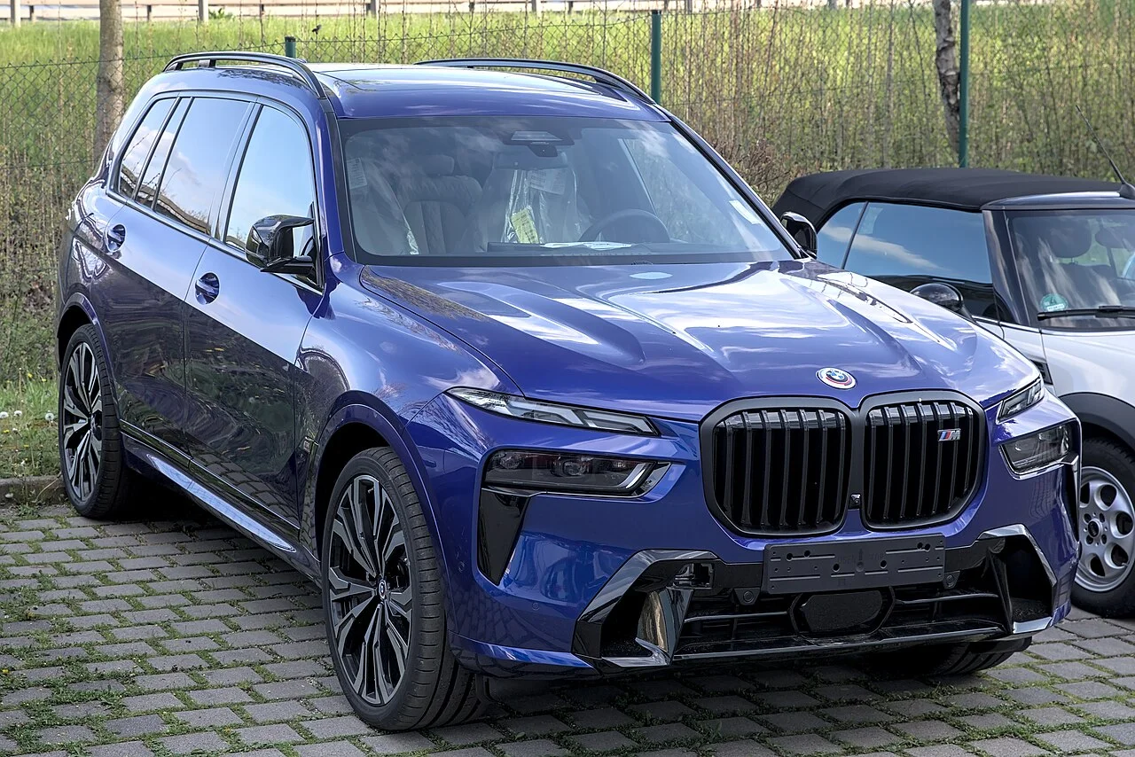 BMW X7 실물 전면 사진, 현행 모델