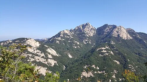 인수봉·백운대·만경대가 한눈에 보이는 북한산 능선 파노라마