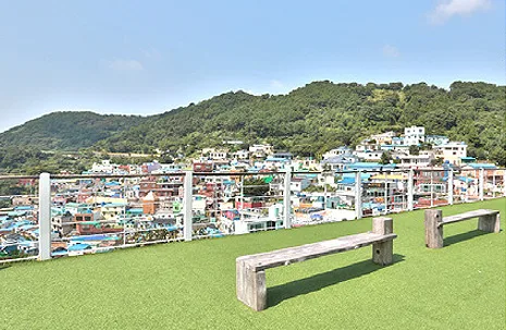 전망대 벤치에서 바라본 감천문화마을 전경
