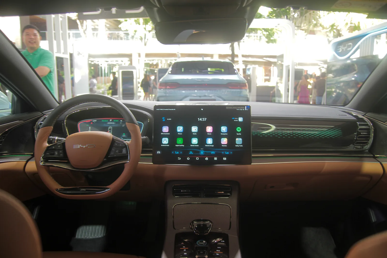 BYD 한 EV 실내 대시보드와 센터 디스플레이