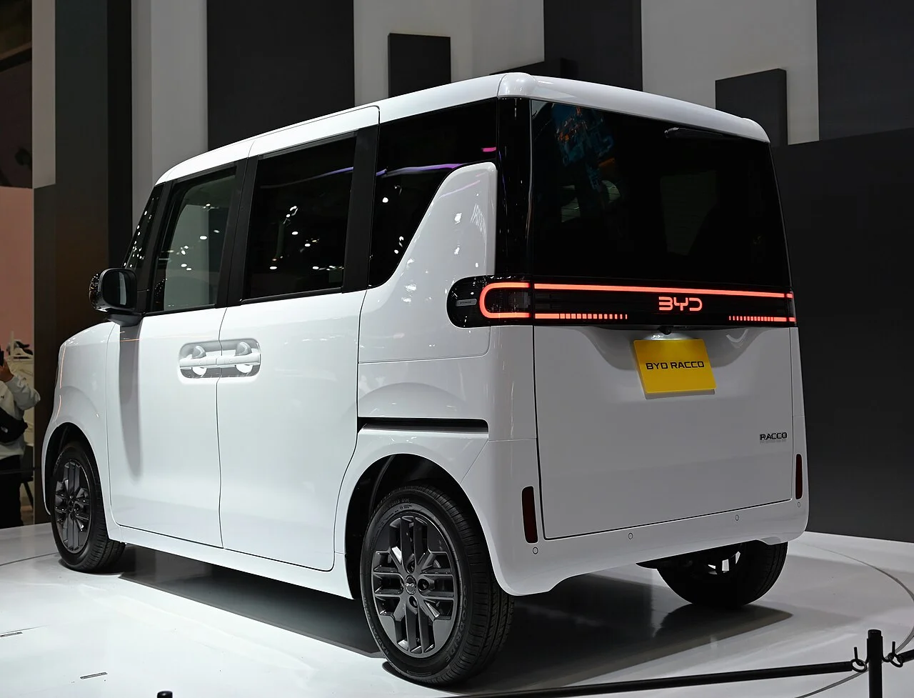 BYD 라코 실물 후면 사진, 재팬 모빌리티쇼 2025 공개 당시