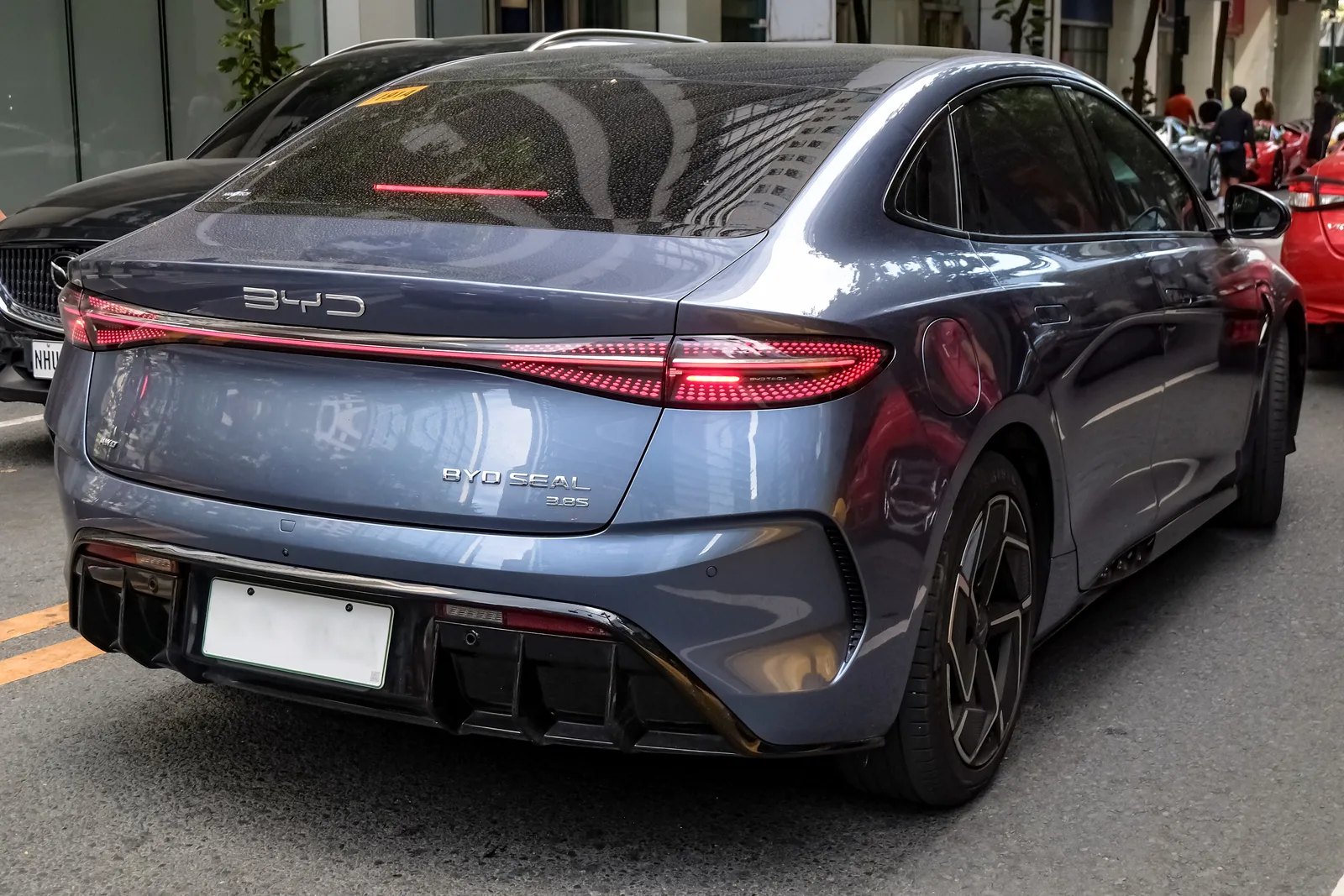 BYD 씰 실차 후면, 짙은 블루 색상