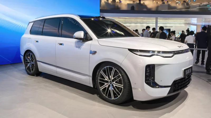 2026년 4월 베이징 모터쇼에서 공개된 BYD 씨라이언8 콘셉트 버전 전면 사진