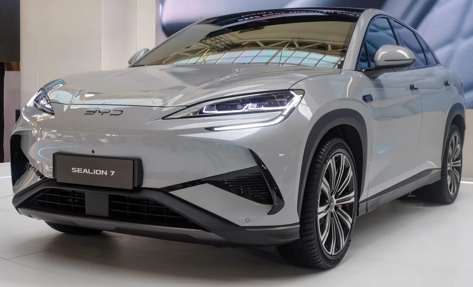 BYD 씰라이언7 AWD 트림, 샤크 그레이 색상