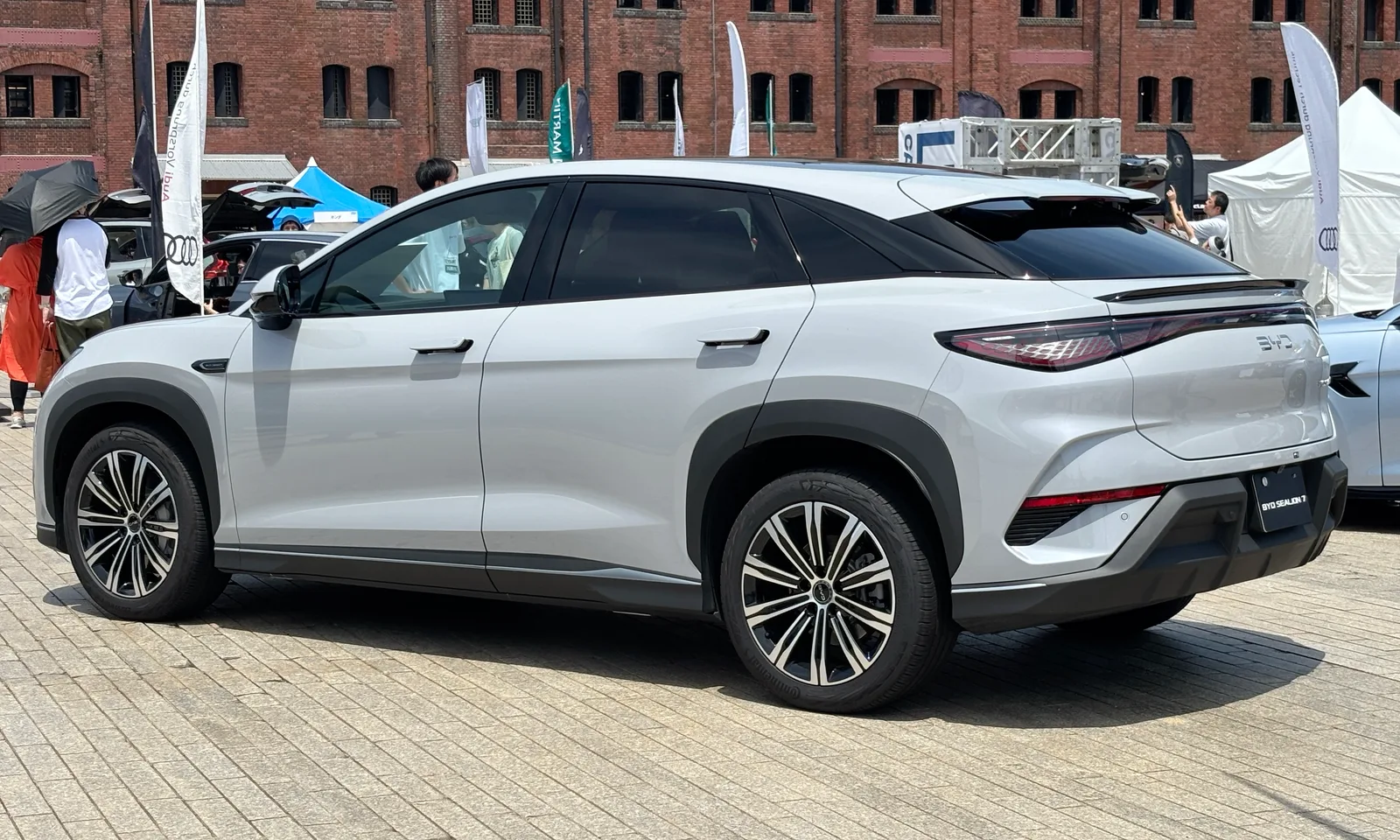 BYD 씰라이언7 후면, 쿠페형 루프라인