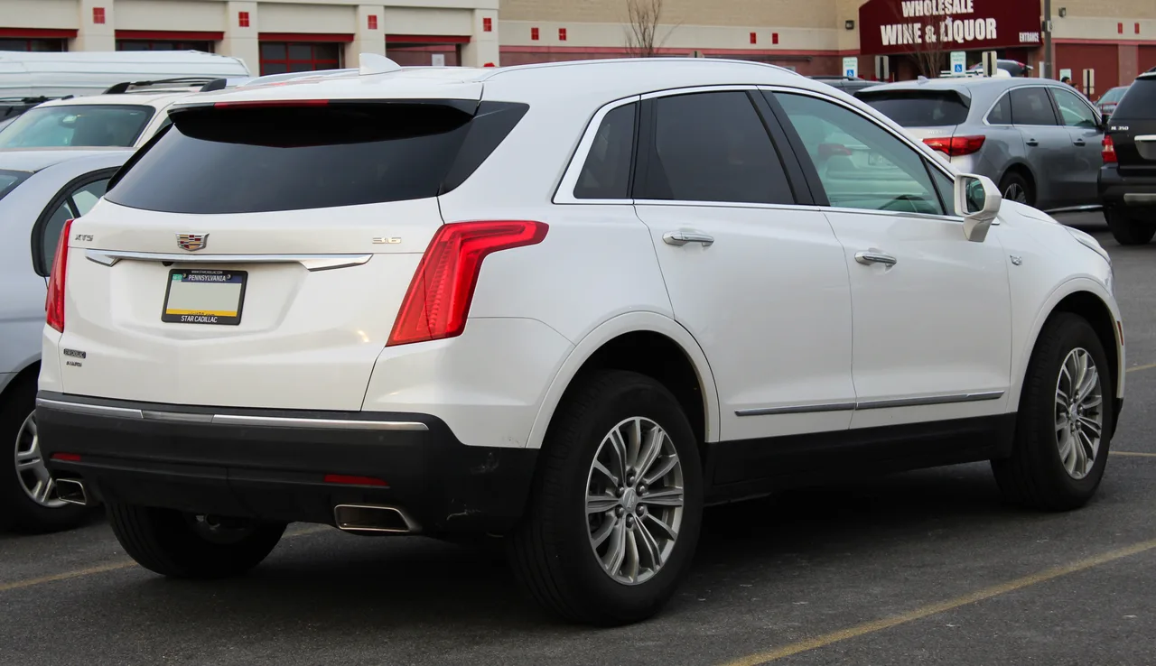 캐딜락 XT5 후면부