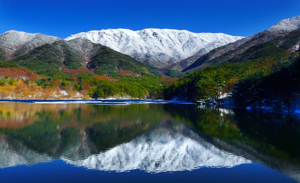 전북 무주 덕유산의 늦가을 풍경과 산정 설경