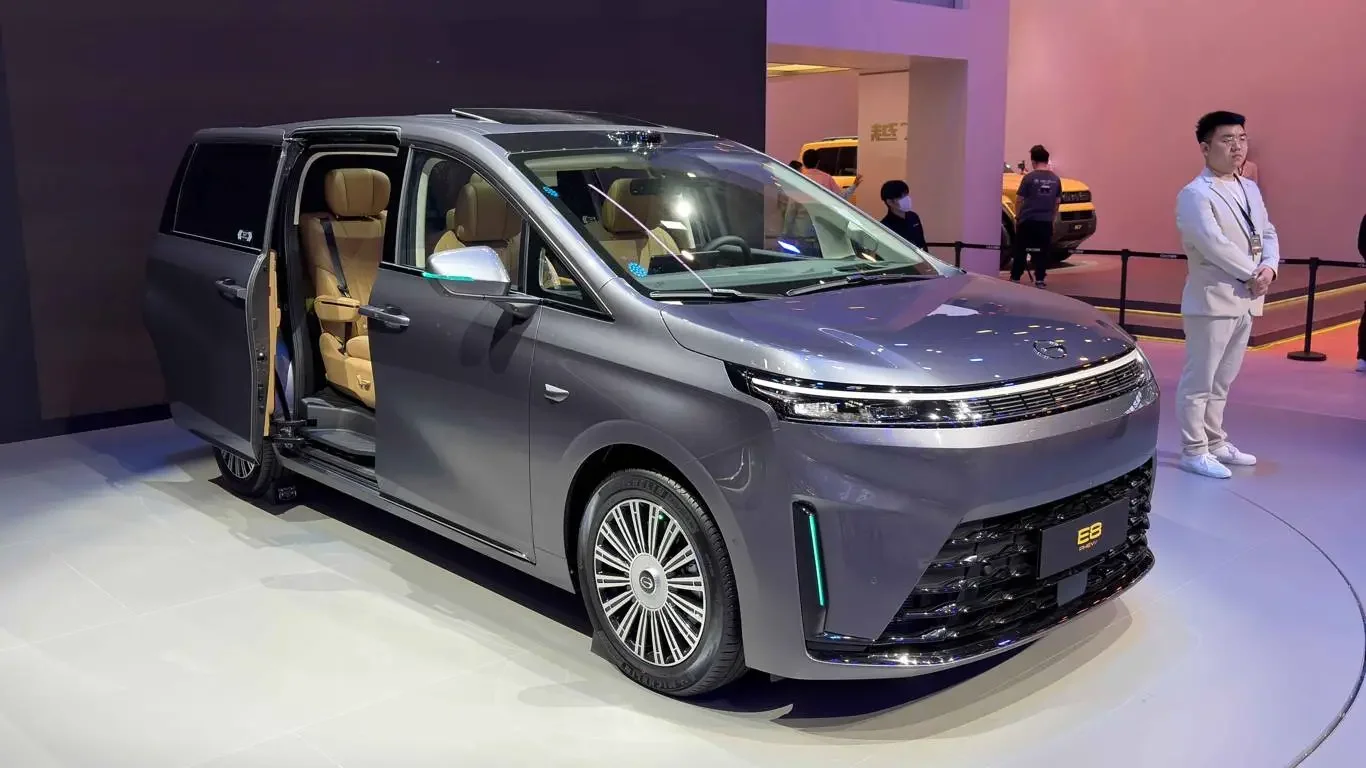 GAC E8 PHEV 공개 — 순수전기 281km·복합연비 3.98L 세계기록 MPV 총정리