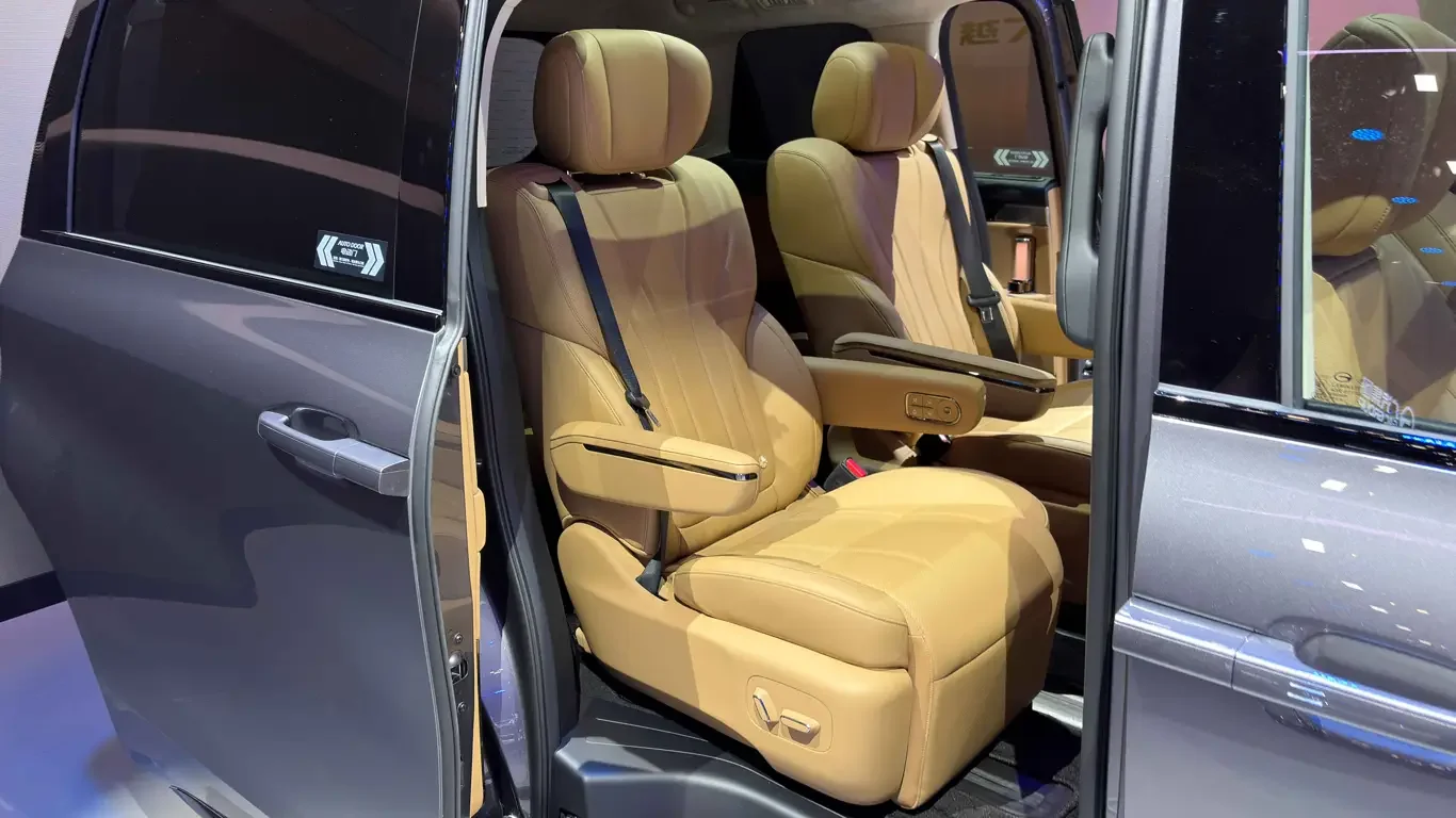 GAC E8 PHEV 2열 캡틴시트 실물 사진