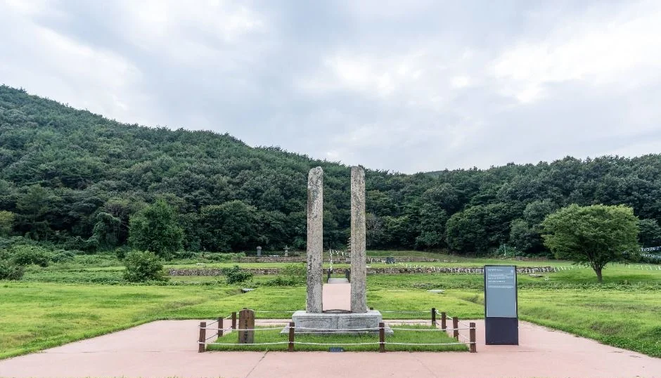 보원사지의 당간지주와 안내판