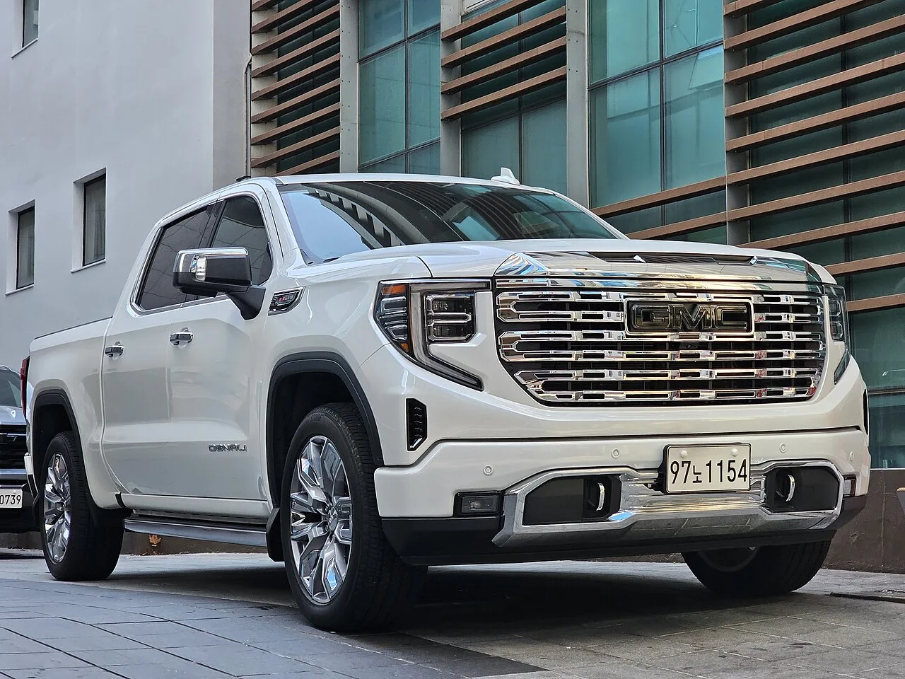GMC 시에라 드날리 전면 측면