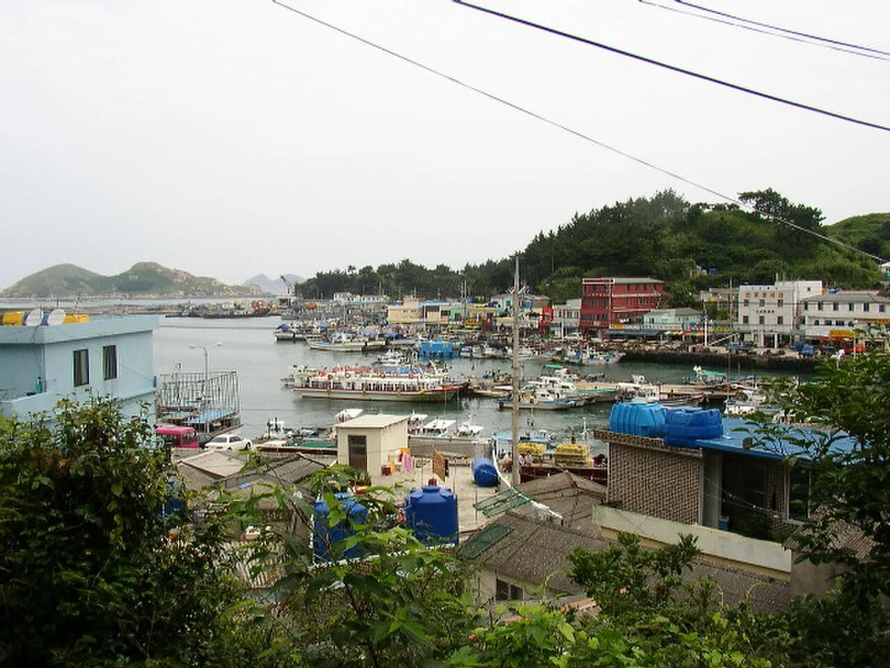 흑산도 예리항 흑산항 전경, 정박한 어선과 마을 풍경