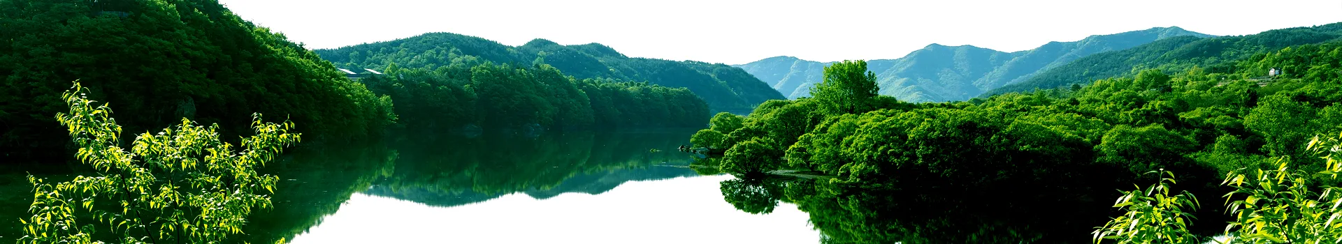 황매산과 맞닿은 합천호 풍경