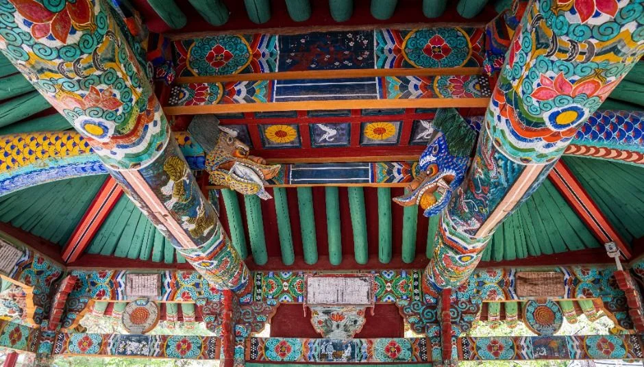 동호정 천장의 화려한 단청