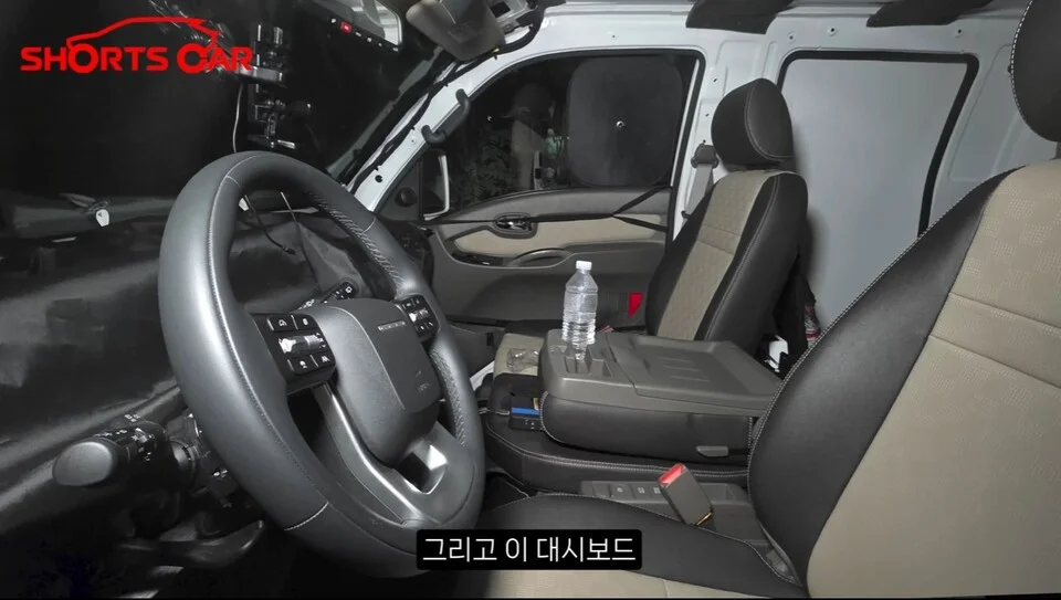 현대 포터 5세대 프로토타입 실내, 위장막을 두른 대시보드