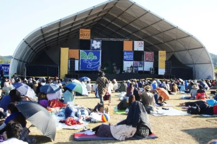"자라섬 안으로는 차를 몰고 못 들어갑니다"… 재즈페스티벌의 원천 규칙