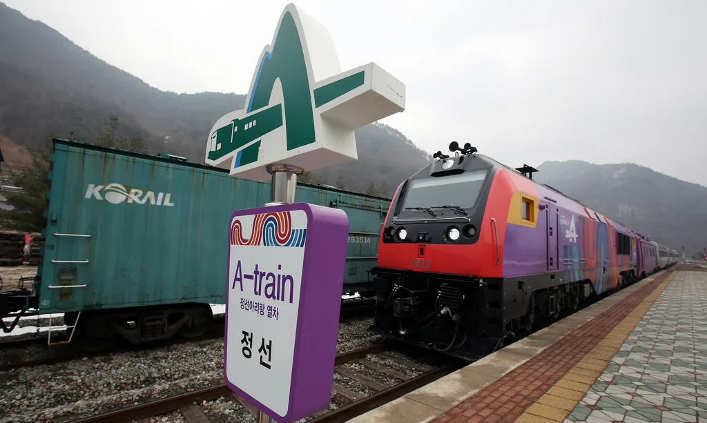 강원도 정선 구간을 지나는 정선아리랑열차(A-train) 객차 외관