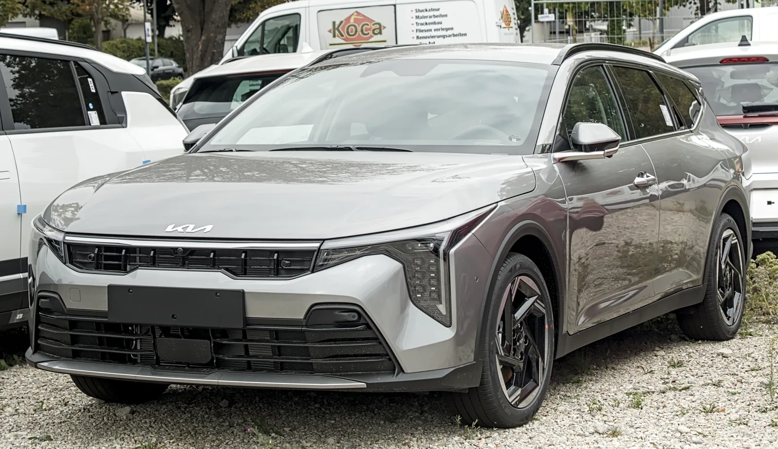 기아 K4 스포츠왜건 GT-Line 트림 은색 모델 전면 측면