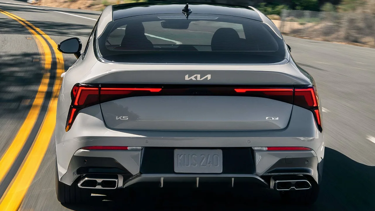 기아 K5 GT 후면
