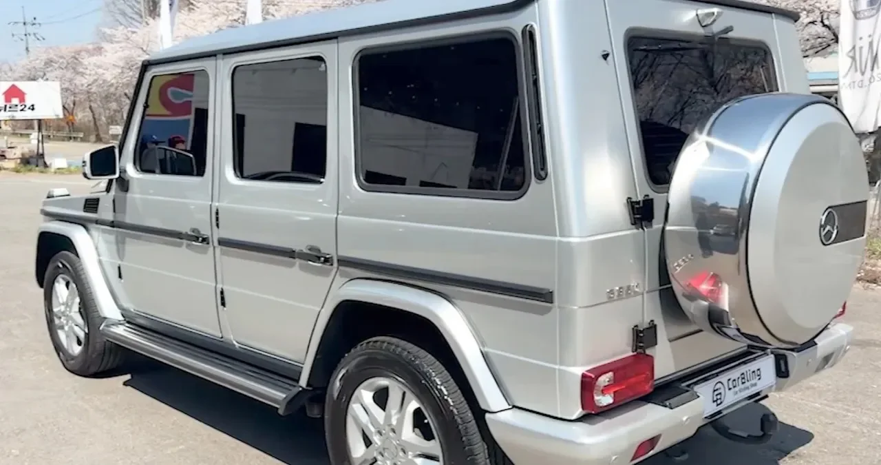 벤츠 G350 블루텍 후면, 스페어타이어 커버가 달린 뒷모습