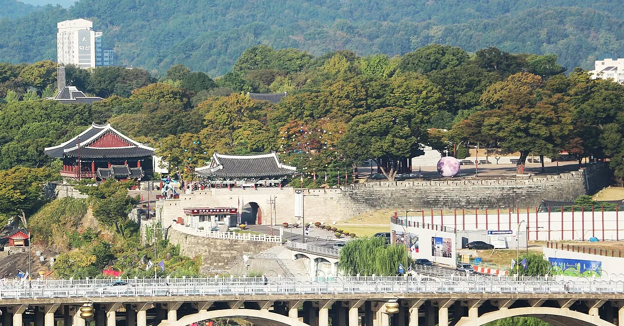 진주성 성벽과 촉석루, 남강