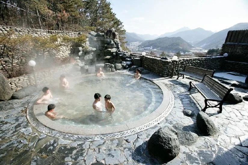 산자락 노천탕