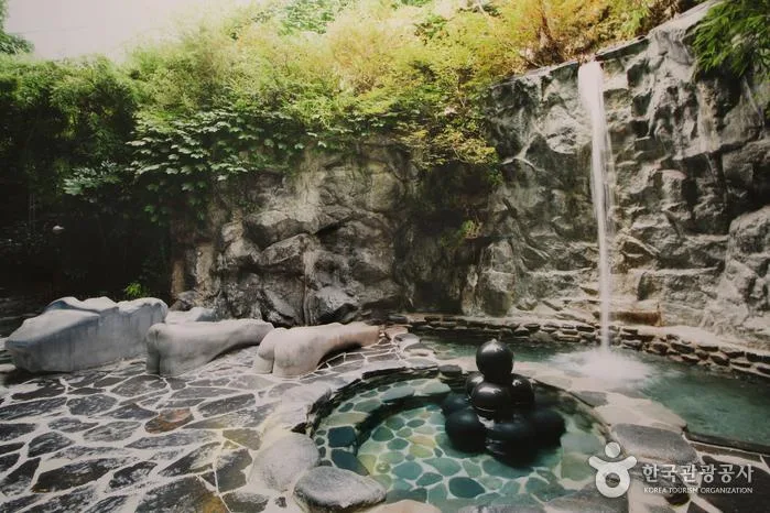 암반 노천탕