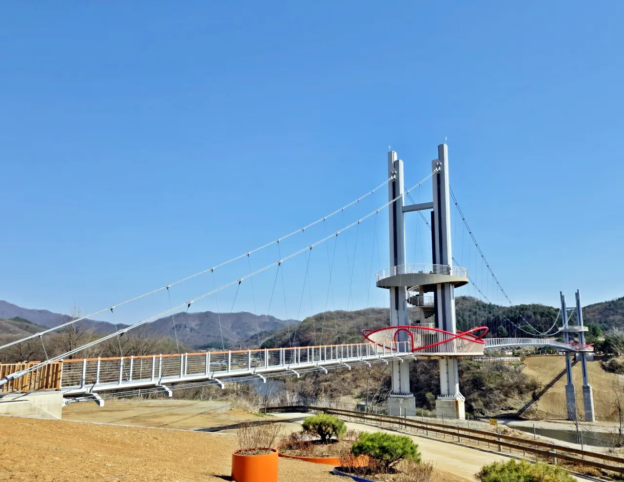 연천 아우라지 베개용암 출렁다리