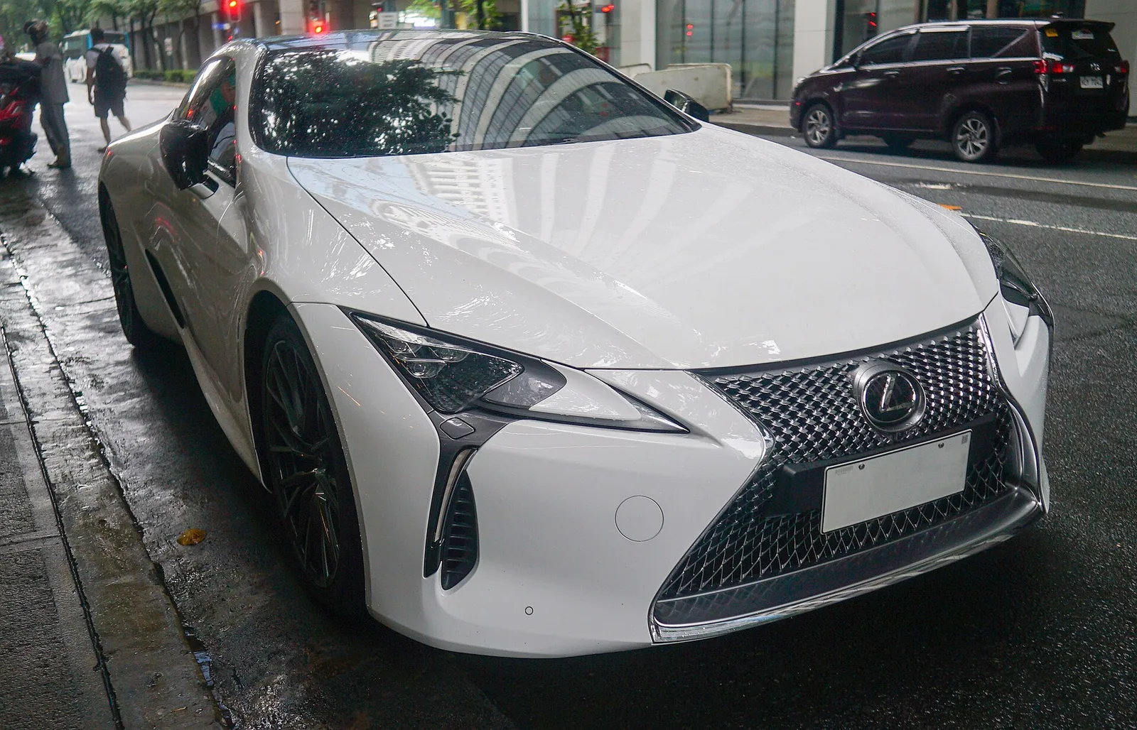 흰색 렉서스 LC 500