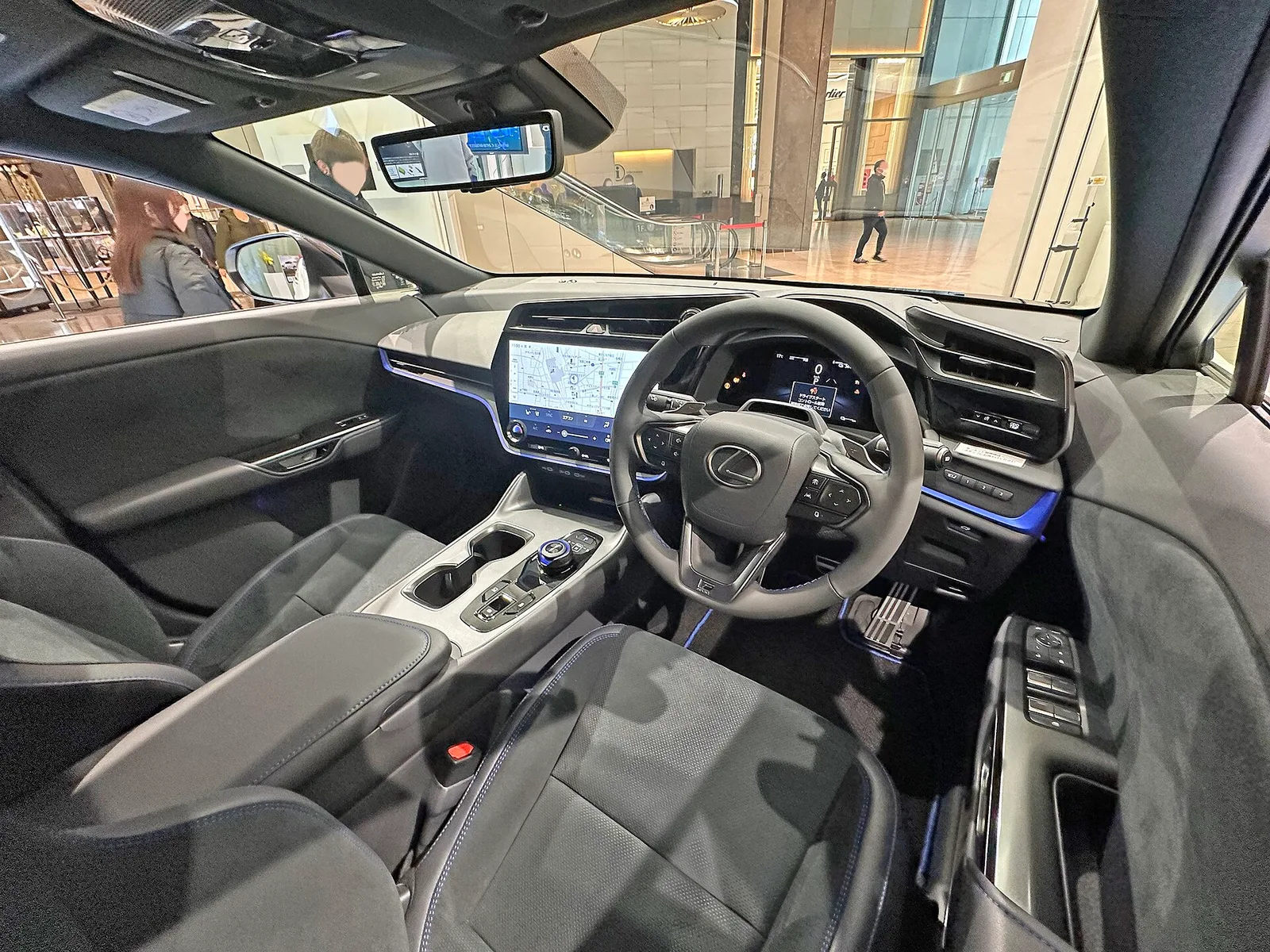 렉서스 RZ 450e 실내 대시보드