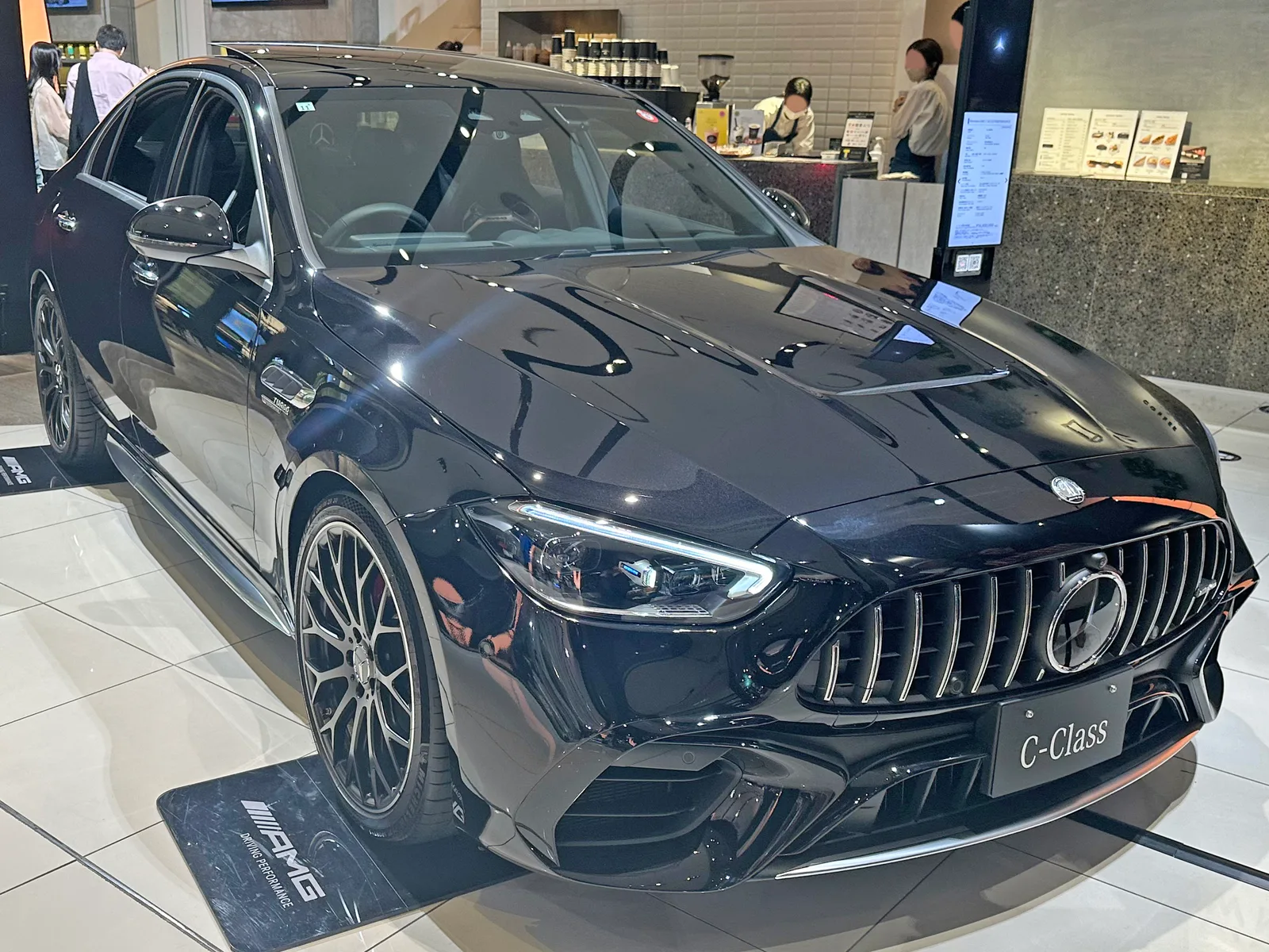 "리어윙까지 달았다"… 전기 AMG C클래스, BMW 첫 전기 M3와 맞대결 예고