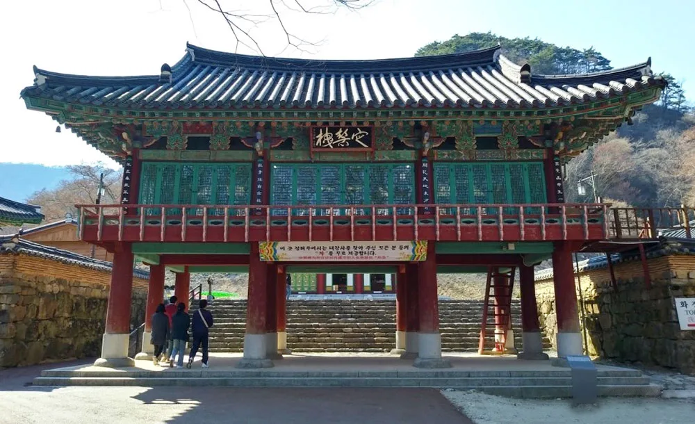 전북 정읍 내장사의 누각
